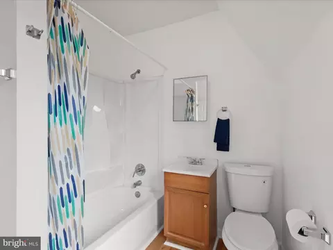 Bath - 3339 Windsor Ave, Baltimore, MD 21216 photo 4 of 5