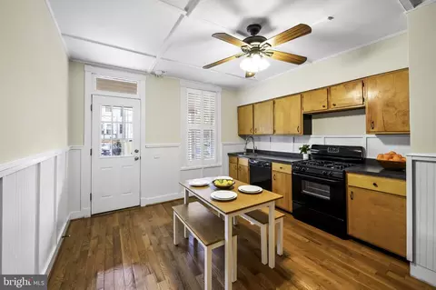Entry Way - 825 Union Ave, Baltimore, MD 21211 photo 1 of 2
