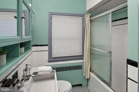 Bath - 1205 Windemere Ave, Baltimore, MD 21218 photo 1 of 4