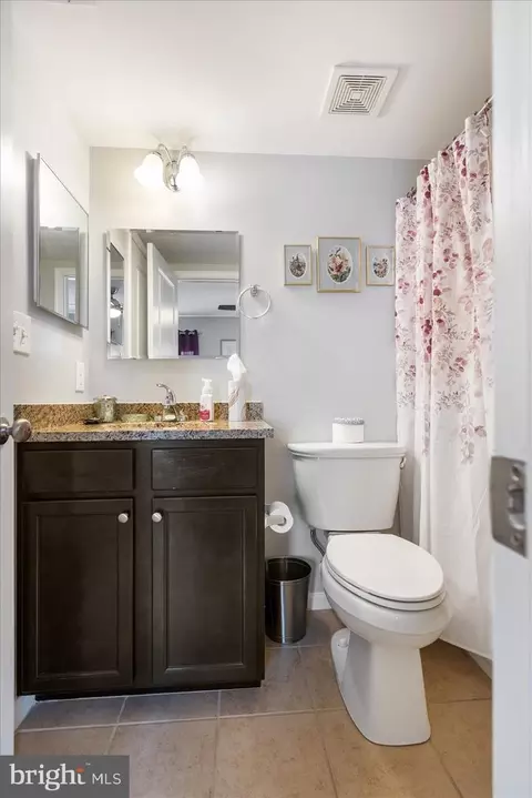 Bath - 4646 Dillon Pl, Baltimore, MD 21224 photo 1 of 7