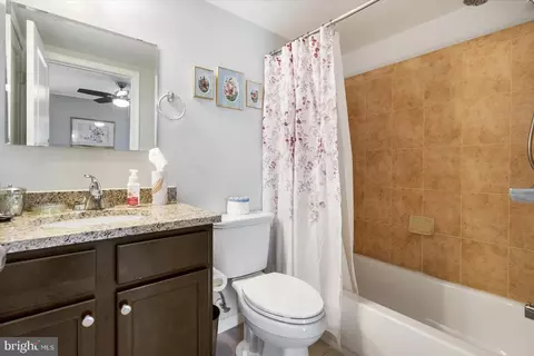 Bath - 4646 Dillon Pl, Baltimore, MD 21224 photo 2 of 7