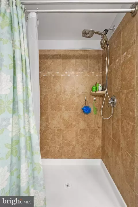 Bath - 4646 Dillon Pl, Baltimore, MD 21224 photo 5 of 7