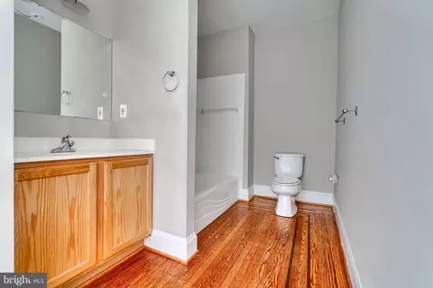 Bath - 33 E Ostend St, Baltimore, MD 21230 photo 2 of 3