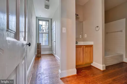 Entry Way - 33 E Ostend St, Baltimore, MD 21230 photo 3 of 6
