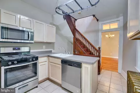 Entry Way - 33 E Ostend St, Baltimore, MD 21230 photo 2 of 6