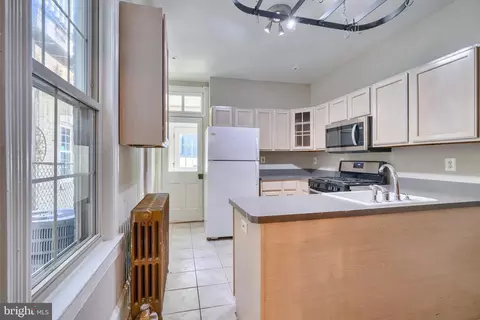 Kitchen - 33 E Ostend St, Baltimore, MD 21230 photo 1 of 4