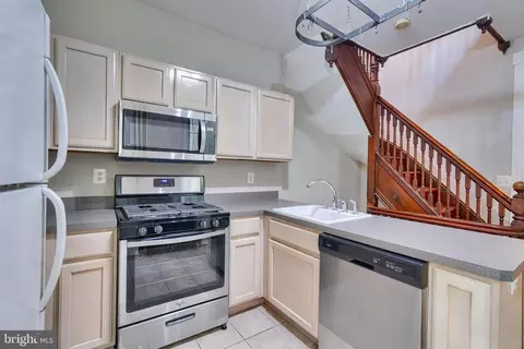 Kitchen - 33 E Ostend St, Baltimore, MD 21230 photo 4 of 4
