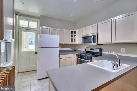 Kitchen - 33 E Ostend St, Baltimore, MD 21230 photo 2 of 4
