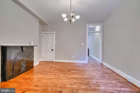 Living - 33 E Ostend St, Baltimore, MD 21230 photo 4 of 7