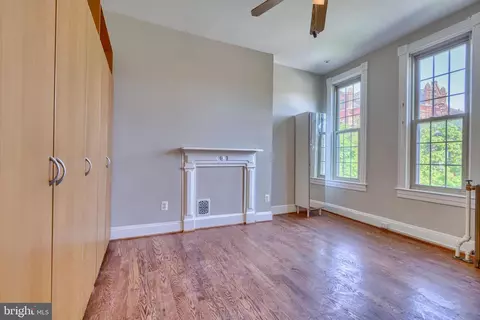 Bedroom - 33 E Ostend St, Baltimore, MD 21230 photo 2 of 3