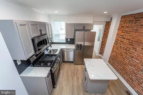 Entry Way - 2808 Fox St, Baltimore, MD 21211 photo 3 of 6