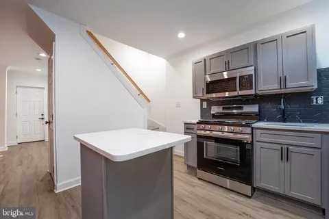 Entry Way - 2808 Fox St, Baltimore, MD 21211 photo 2 of 6