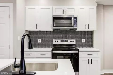 Kitchen - 5 Abington Ave, Baltimore, MD 21229 photo 1 of 2