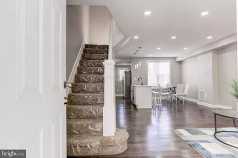 Entry Way - 5 Abington Ave, Baltimore, MD 21229 photo 1 of 5