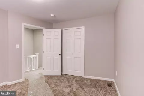 Entry Way - 5 Abington Ave, Baltimore, MD 21229 photo 4 of 5