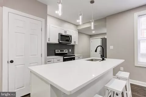 Entry Way - 5 Abington Ave, Baltimore, MD 21229 photo 3 of 5