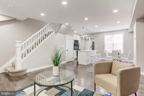 Living - 5 Abington Ave, Baltimore, MD 21229 photo 2 of 5