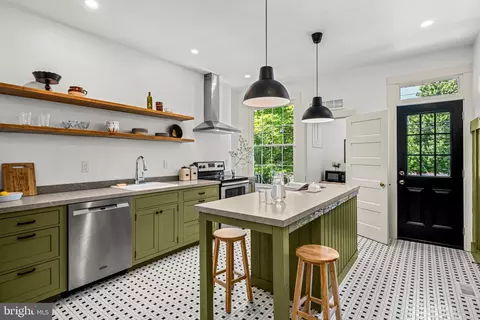 Kitchen - 4022 Falls Rd, Baltimore, MD 21211 photo 3 of 8