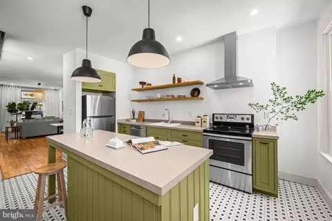 Kitchen - 4022 Falls Rd, Baltimore, MD 21211 photo 5 of 8