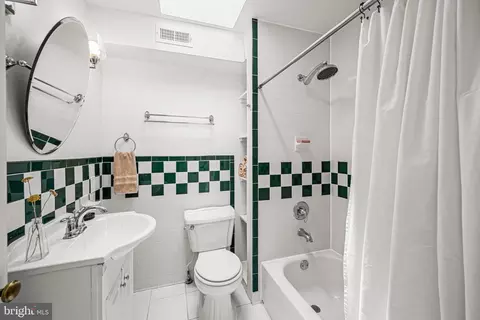 Bath - 4022 Falls Rd, Baltimore, MD 21211 photo 1 of 1