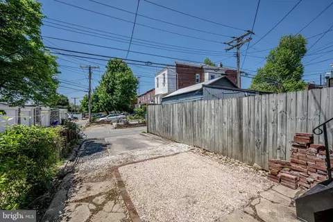 Exterior - 4022 Falls Rd, Baltimore, MD 21211 photo 5 of 8