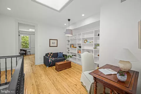 Entry Way - 4022 Falls Rd, Baltimore, MD 21211 photo 4 of 5