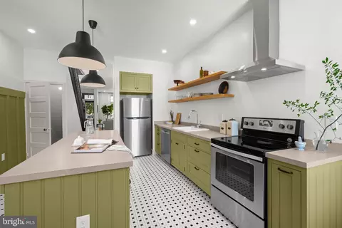 Kitchen - 4022 Falls Rd, Baltimore, MD 21211 photo 6 of 8