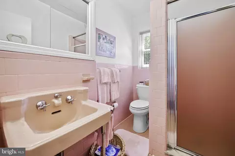 Bath - 7020 Wallis Ave, Baltimore, MD 21215 photo 3 of 3