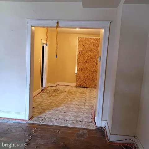 Entry Way - 2314 Robb St, Baltimore, MD 21218 photo 5 of 8