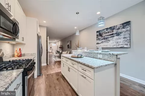 Entry Way - 838 Harlem Ave, Baltimore, MD 21201 photo 7 of 10