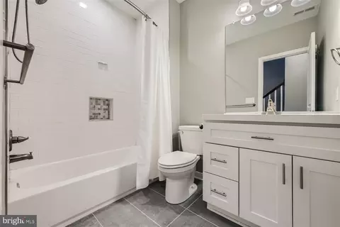 Bath - 838 Harlem Ave, Baltimore, MD 21201 photo 3 of 4