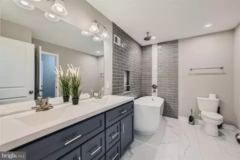 Bath - 838 Harlem Ave, Baltimore, MD 21201 photo 1 of 4