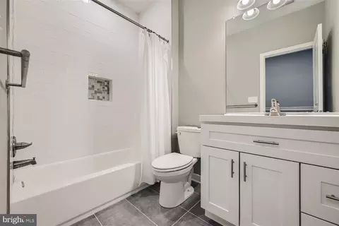 Bath - 838 Harlem Ave, Baltimore, MD 21201 photo 4 of 4