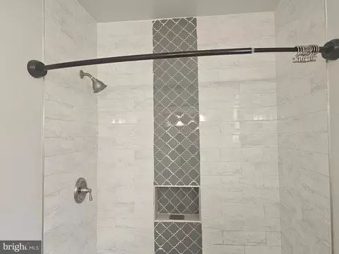 Bath - 4909 Ivanhoe Ave, Baltimore, MD 21212 photo 2 of 3