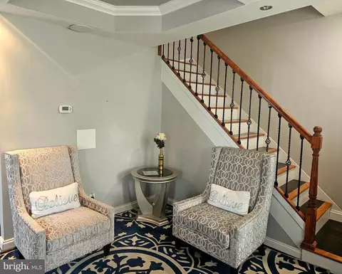 Entry Way - 4909 Ivanhoe Ave, Baltimore, MD 21212 photo 3 of 6