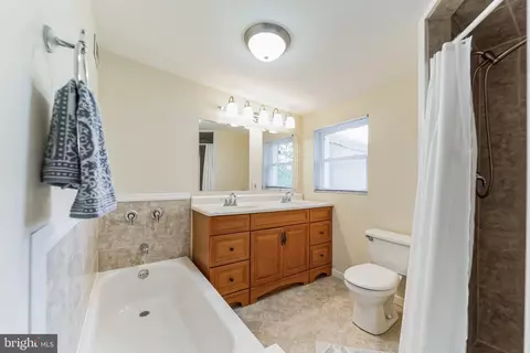 Bath - 3336 Chestnut Ave, Baltimore, MD 21211 photo 1 of 3