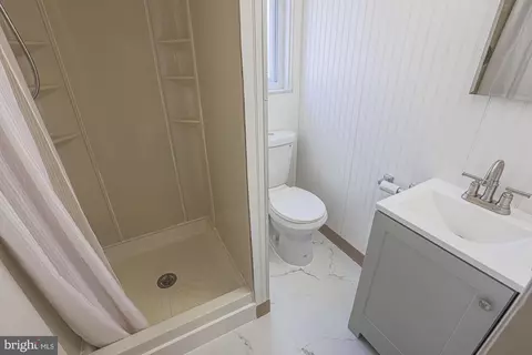 Bath - 5901 Simmonds Ave, Baltimore, MD 21215 photo 5 of 5