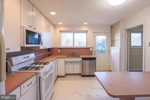 Kitchen - 5901 Simmonds Ave, Baltimore, MD 21215 photo 3 of 4
