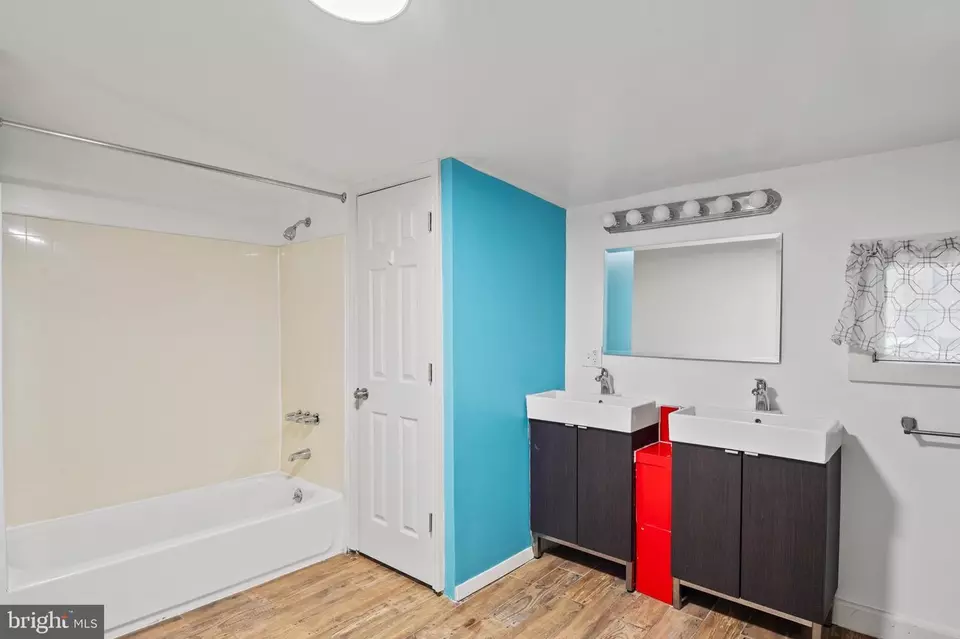 Bath - 808 Hollins St, Baltimore, MD 21201 photo 4 of 4