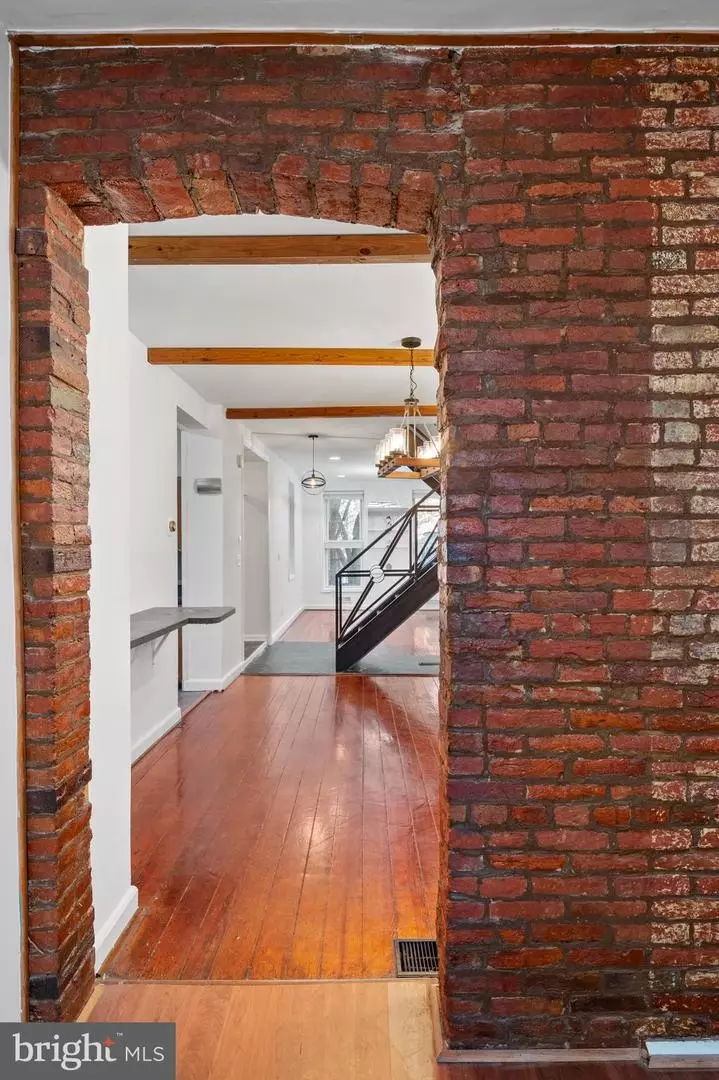Entry Way - 808 Hollins St, Baltimore, MD 21201 photo 6 of 9
