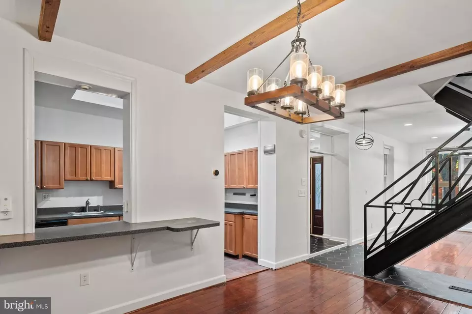 Entry Way - 808 Hollins St, Baltimore, MD 21201 photo 4 of 9