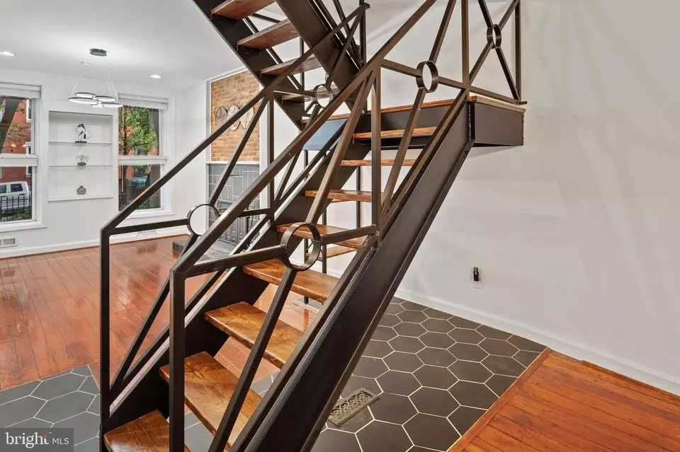 Entry Way - 808 Hollins St, Baltimore, MD 21201 photo 3 of 9