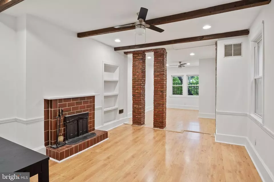 Living - 808 Hollins St, Baltimore, MD 21201 photo 2 of 3