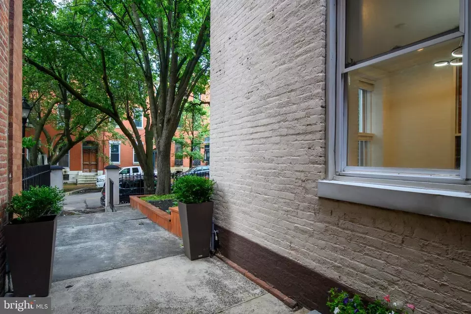Exterior - 808 Hollins St, Baltimore, MD 21201 photo 11 of 11