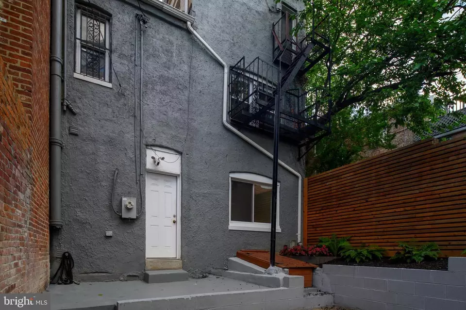 Exterior - 808 Hollins St, Baltimore, MD 21201 photo 10 of 11