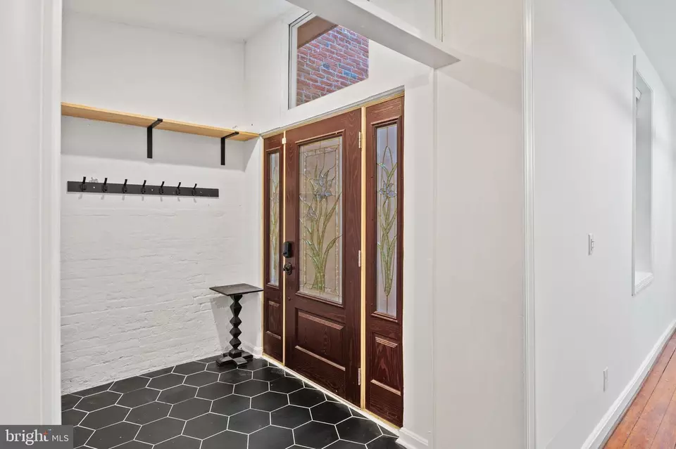 Entry Way - 808 Hollins St, Baltimore, MD 21201 photo 2 of 9
