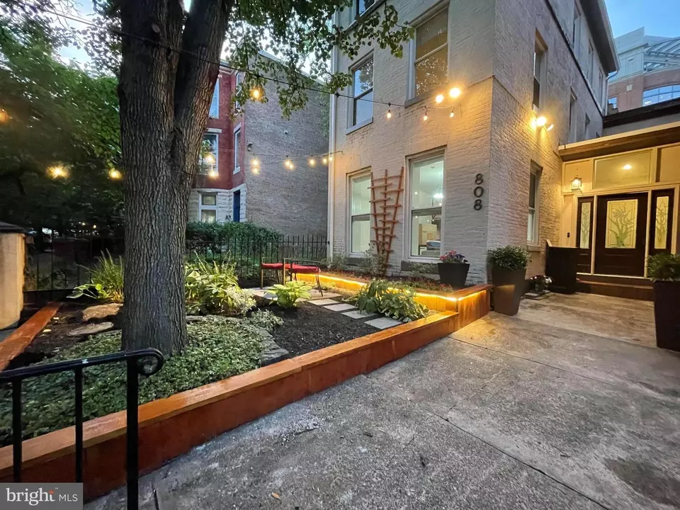 Exterior - 808 Hollins St, Baltimore, MD 21201 photo 2 of 11