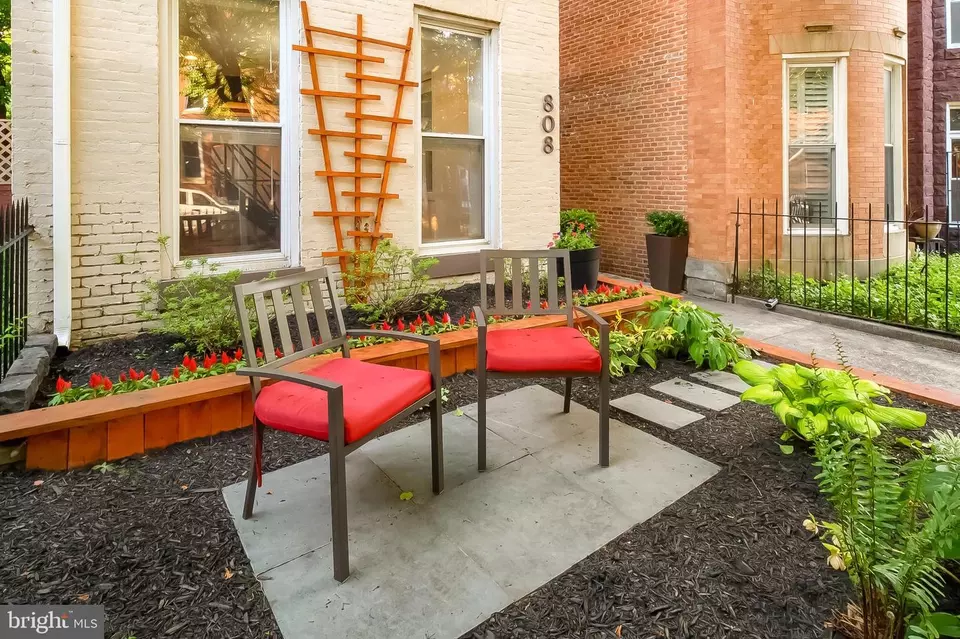 Exterior - 808 Hollins St, Baltimore, MD 21201 photo 5 of 11