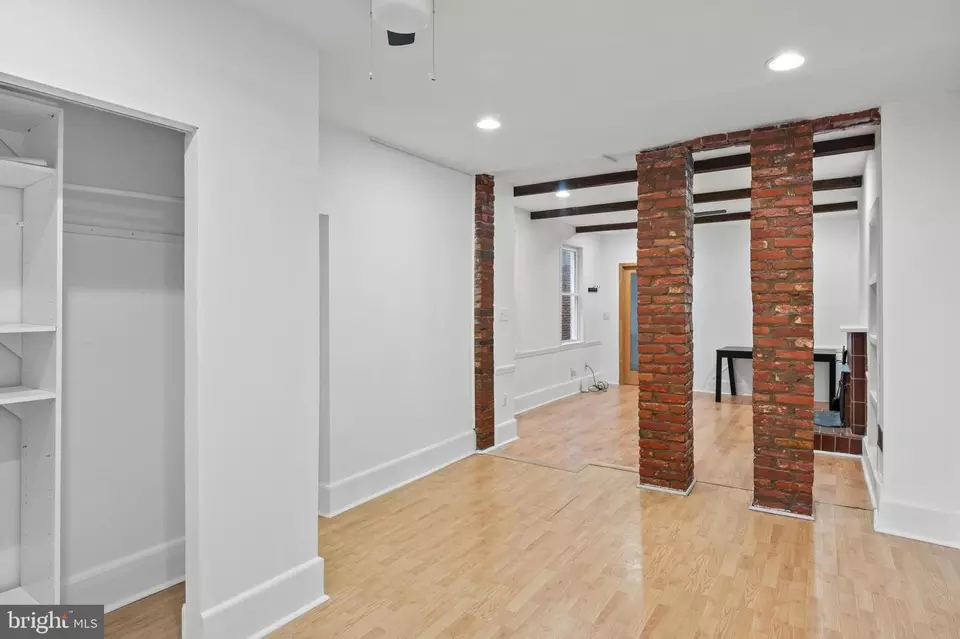 Entry Way - 808 Hollins St, Baltimore, MD 21201 photo 8 of 9