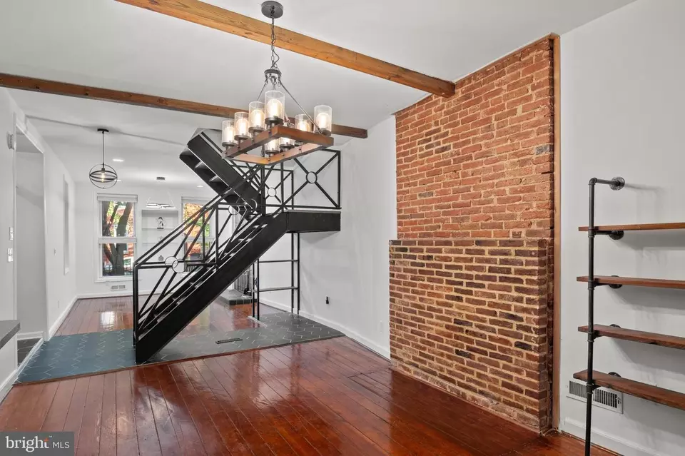 Entry Way - 808 Hollins St, Baltimore, MD 21201 photo 5 of 9